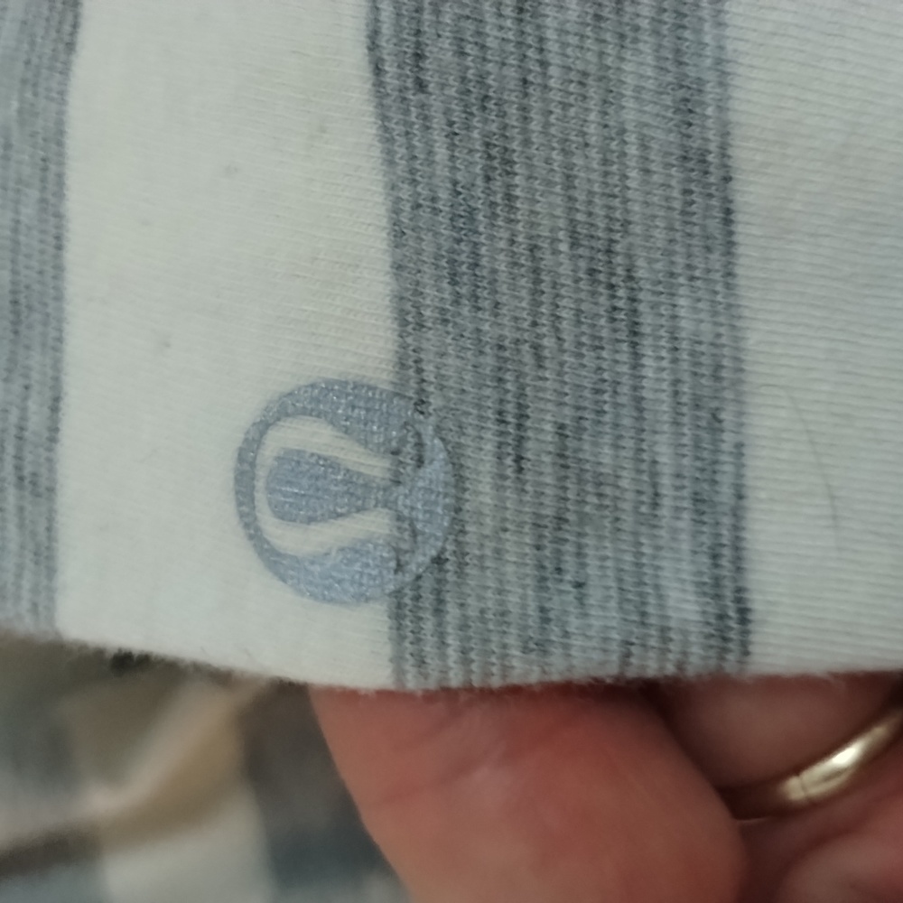 Bundle of 6 Lululemon lightweight cotton shirts - Picture 8 of 14